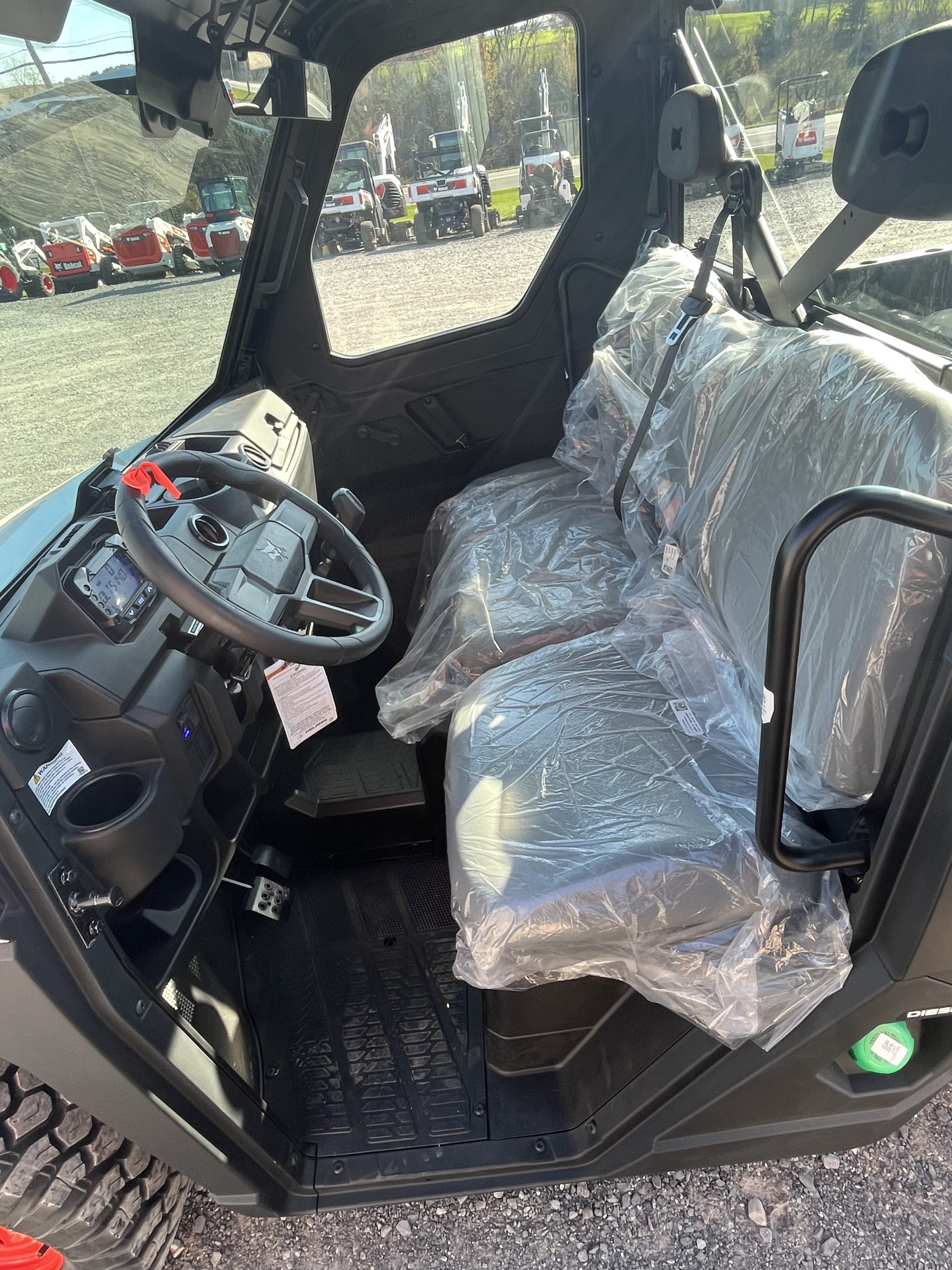2026 BOBCAT UV34 DIESEL UTILITY VEHICLE (0%-24 MONTHS) $500 CASH REBATE! - Image 9