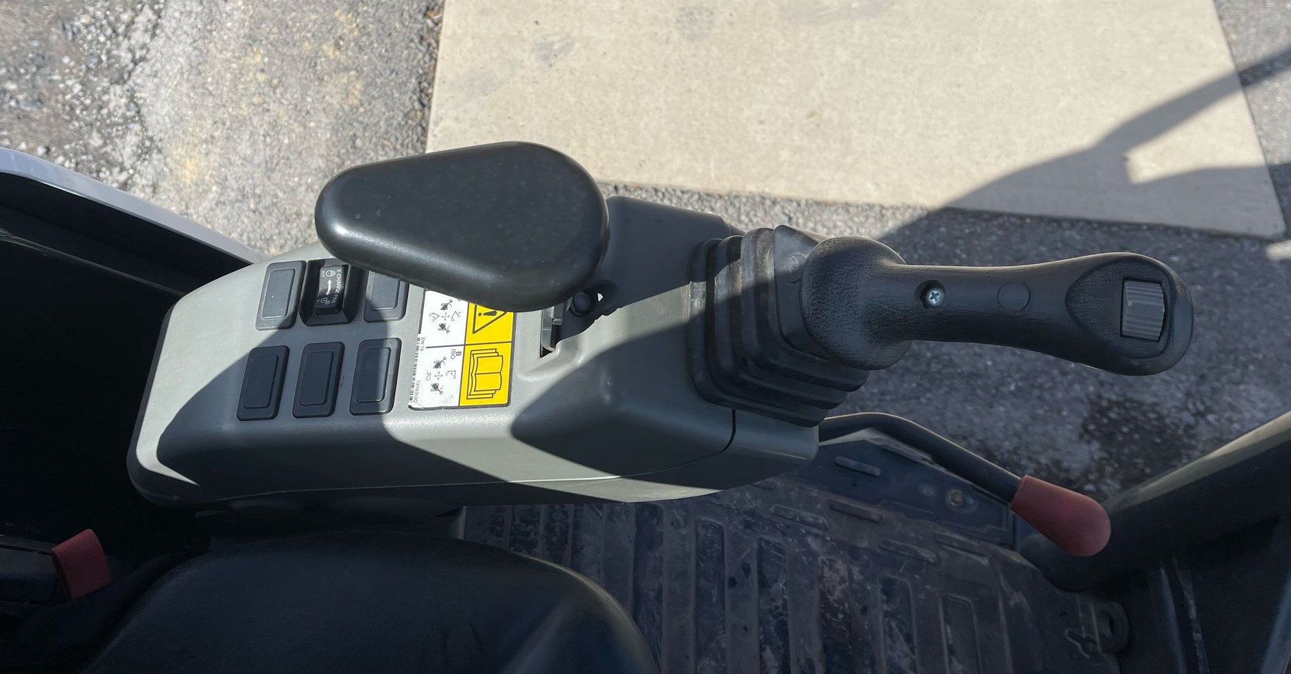 BOBCAT E32 R2 COMPACT EXCAVATOR - Image 12