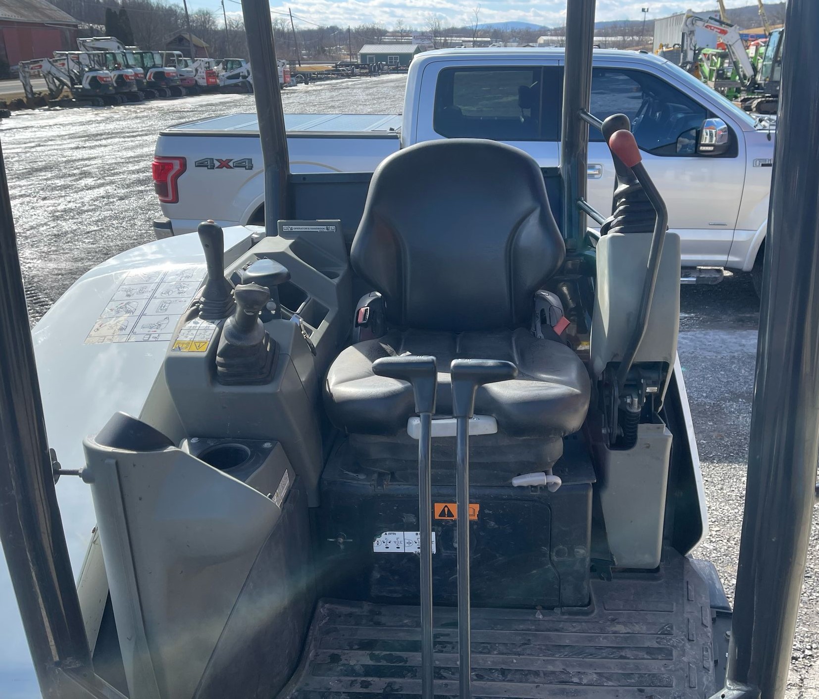 BOBCAT E32 R2 COMPACT EXCAVATOR - Image 8