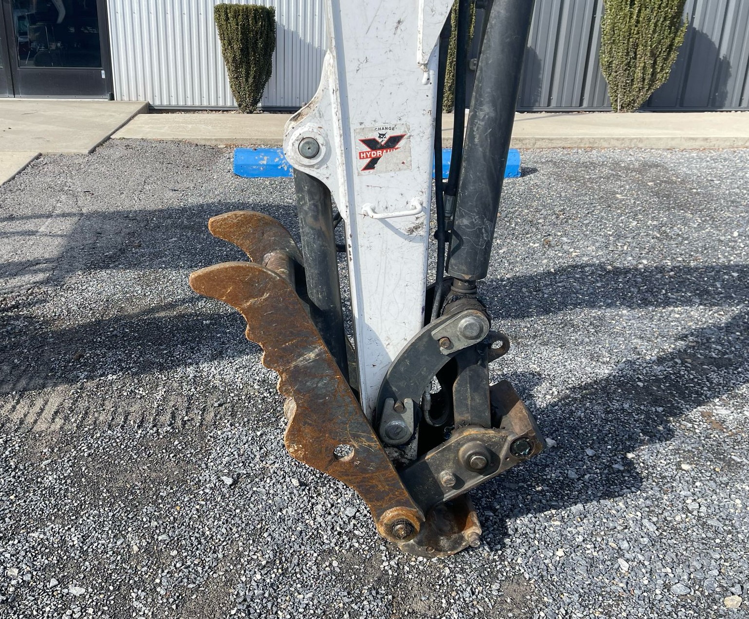 BOBCAT E32 R2 COMPACT EXCAVATOR - Image 10