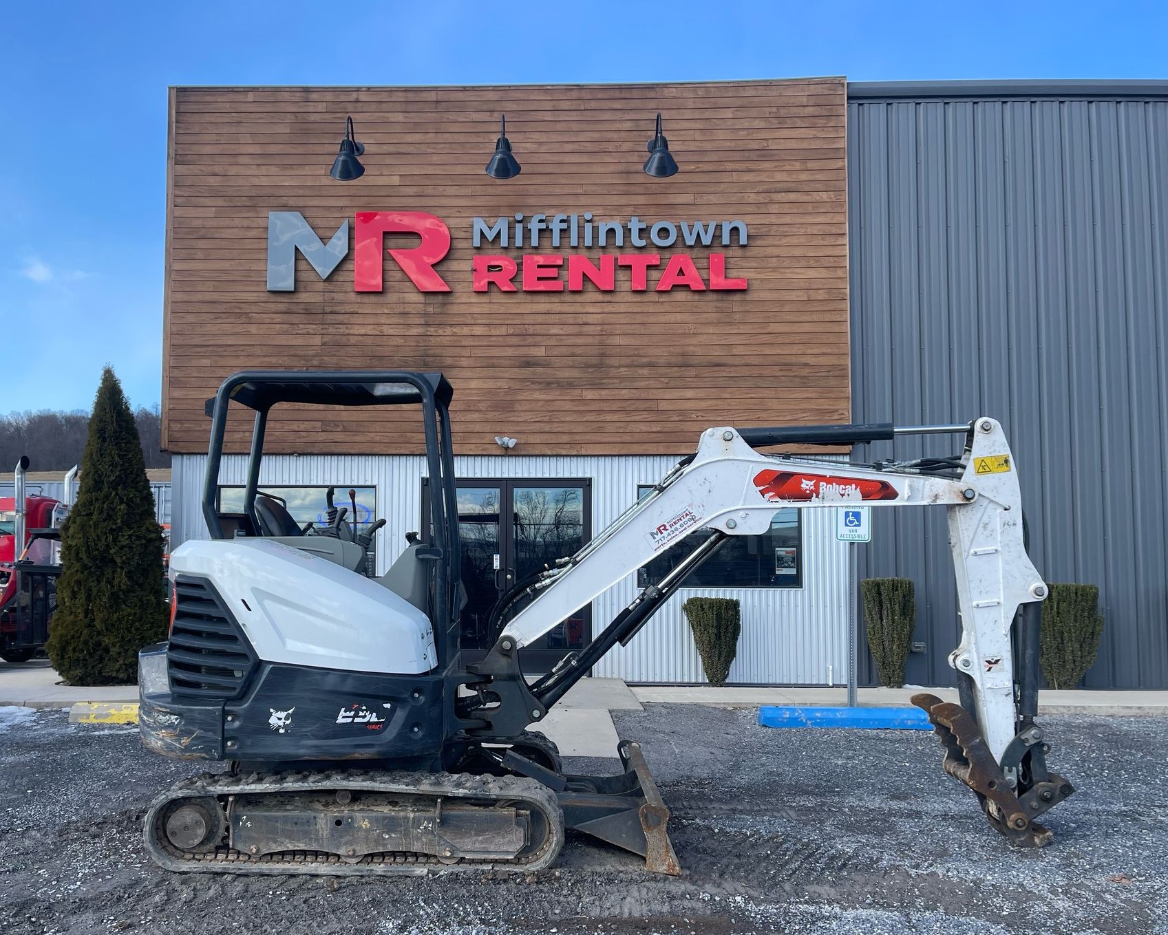 BOBCAT E32 R2 COMPACT EXCAVATOR