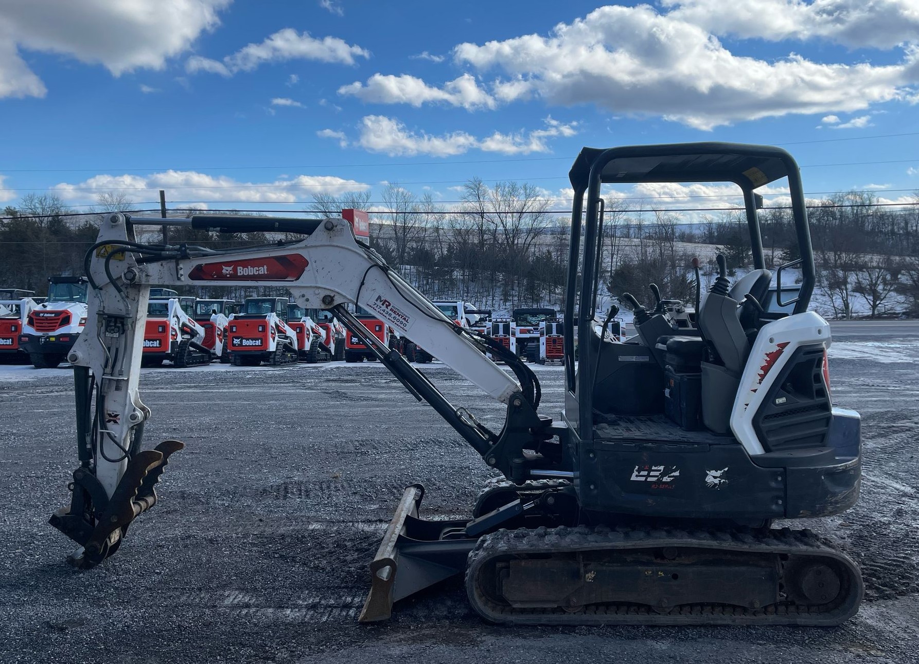 BOBCAT E32 R2 COMPACT EXCAVATOR - Image 2